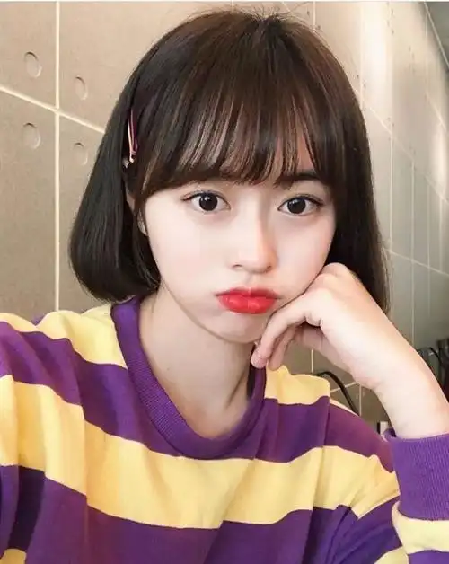 78但是这样的一款就是就是公认的非常青春的发型没有太多的装饰虽然