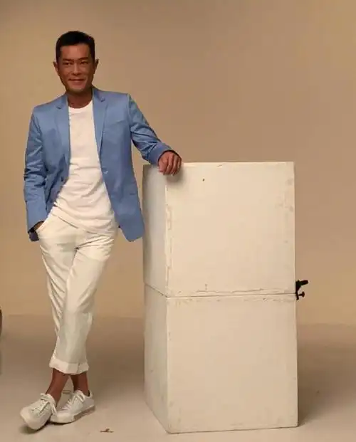 49岁古天乐又黑了近照黑到看不清五官晒黑原因太真实