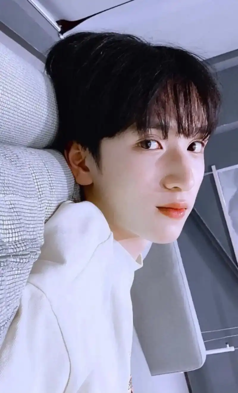 严浩翔 生得如此深情的眉眼 喜欢一个人肯定很热烈吧,#向全 - 抖音