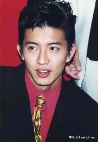 感觉所有关于男生发型的问题都可以拿木村拓哉的照片来答  他的大多数