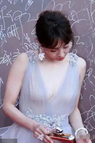 白百何出轨小鲜肉,两人在泰国戏水上演"一指禅"这件事也是在网络上