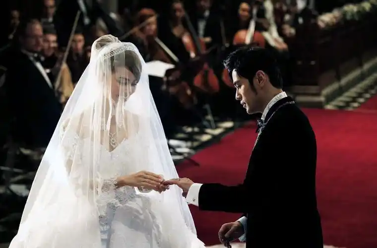 周杰伦和昆凌交往4年多,之前对外公布18日周杰伦满36岁生日当天结婚