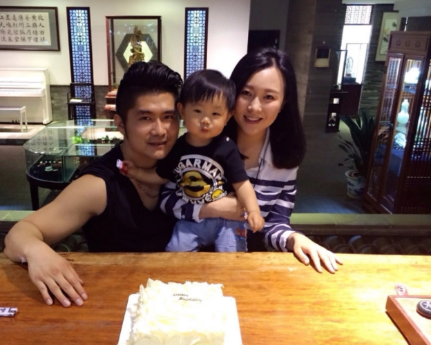 潘长江女儿新片扑街,6天票房才卖10万,网友:不如跟你爸去卖酒