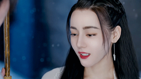 迪丽热巴明明是笑但看了想哭##任安乐的乐不再是快乐的乐