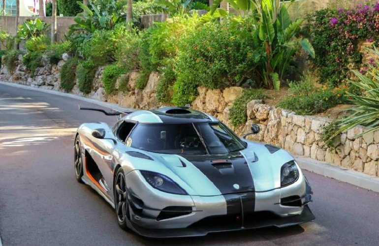 1 售价: 1亿元koenigsegg(科尼赛克)是一家来自瑞典的超级跑车制造商