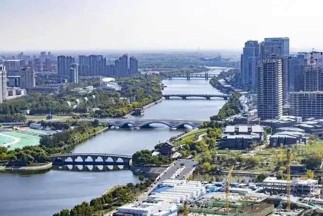 10月26日,北京城市副中心运河商务区,站在高层写字楼上,可俯瞰城市副