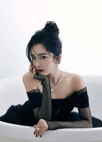 杨幂空姐服旧照曝光笑容甜美浓妆不掩好气质