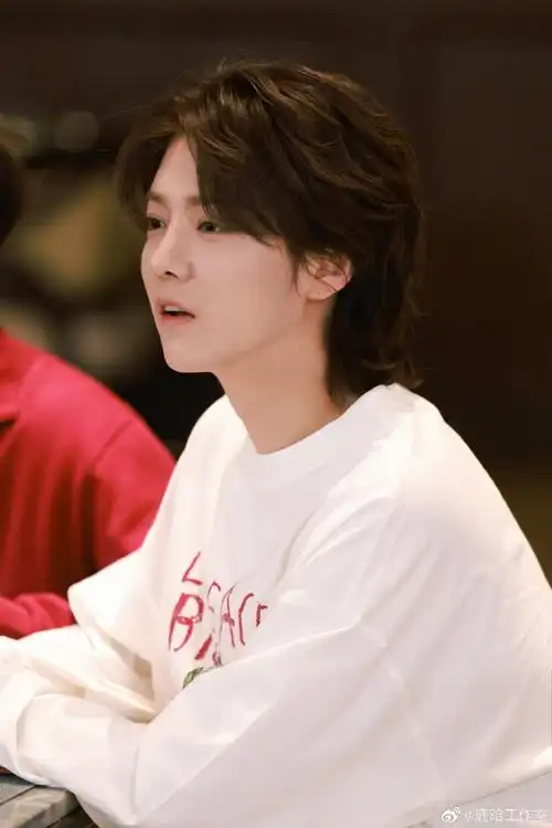 鹿晗超话好消息,五哈4街头巡回演唱会即将在山东开唱啦!