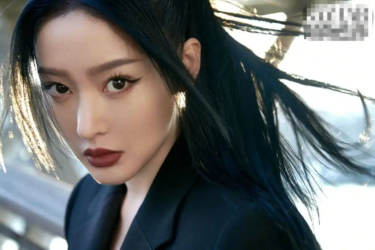 张天爱黑色职业装优雅写真