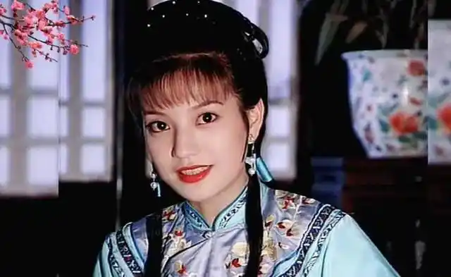 原定赵薇饰演《还珠》紫薇?看完定妆照:容嬷嬷都不忍心下手吧?