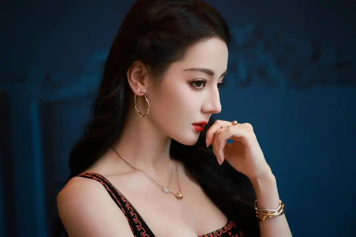 美女壁纸分享~迪丽热巴