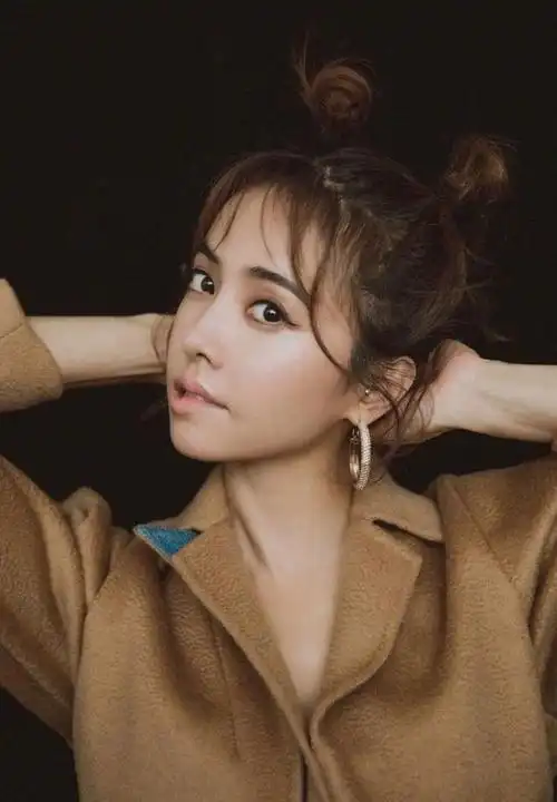 蔡依林是一名老牌歌星,她因其独到的音乐风格及出色的唱功而广受关注.