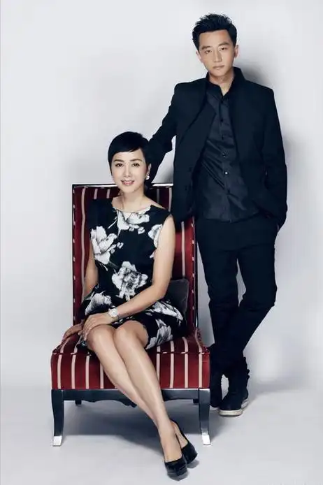 只可惜蒋雯丽"喜新厌旧",在认识黄轩之后就将张鲁一抛之脑后.