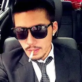 叼烟墨镜痞男头像