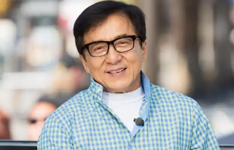 成龙迎来68岁生日!