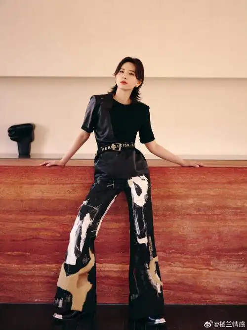 李斯丹妮胸以下全是腿