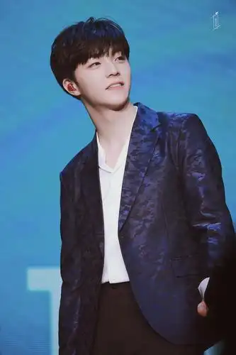 npc首张专辑深圳分享会 陈立农饭拍图~今日份一身