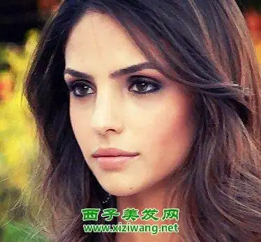 足球明星卡卡老婆卡罗琳·塞里科照片和个人资料