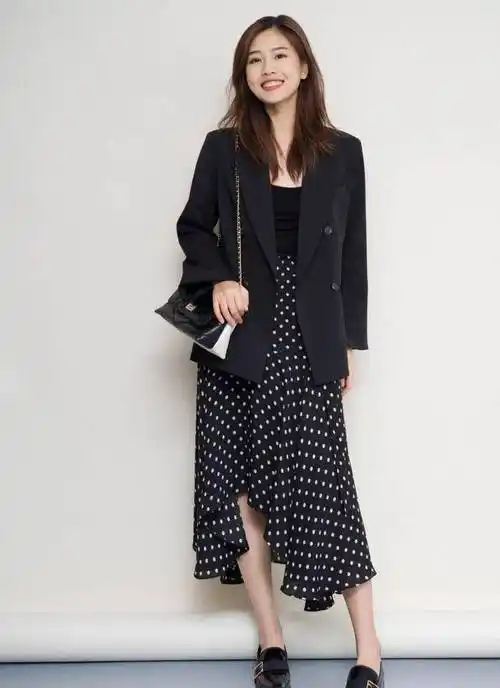 分享波点半裙的搭配