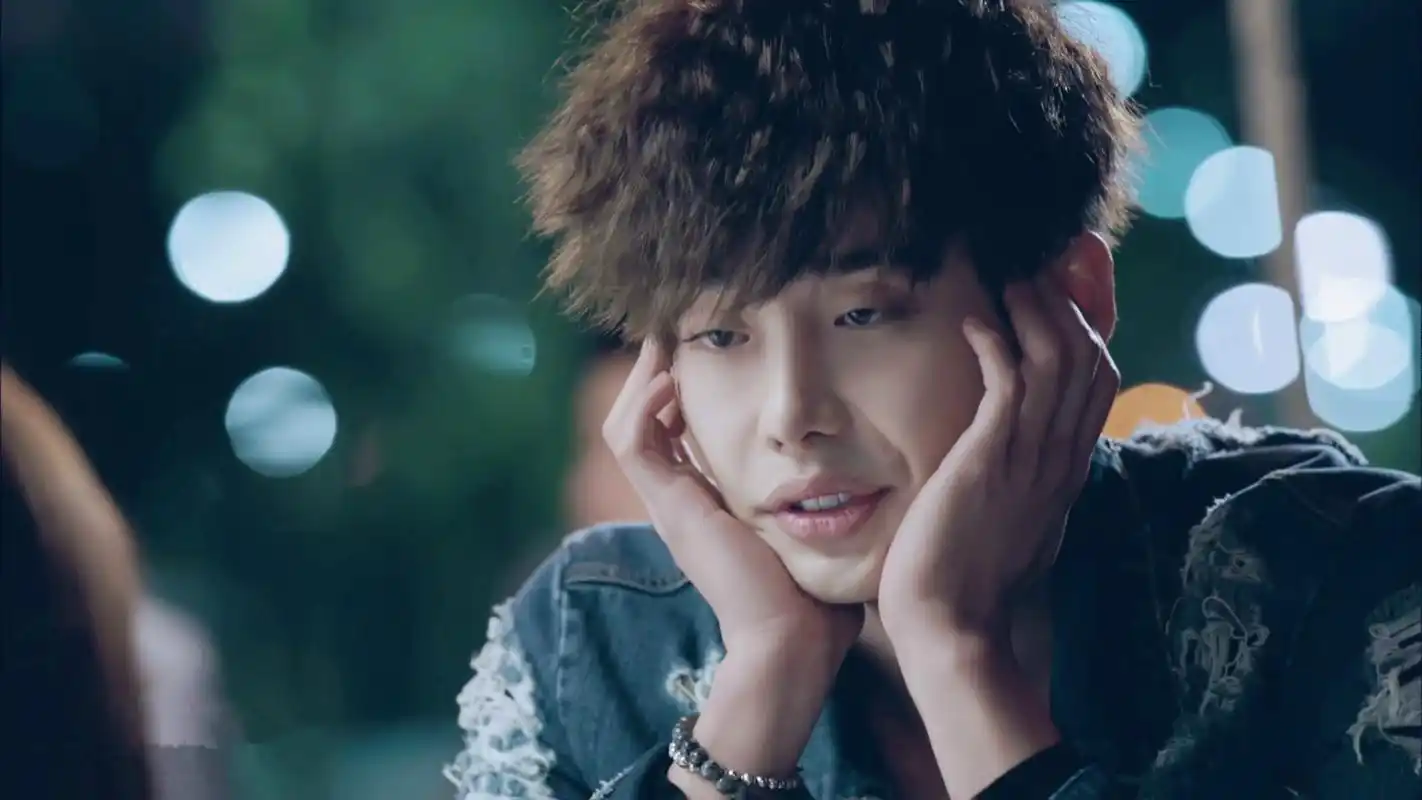 韩国明星帅哥李钟硕异乡人影视剧照桌面壁纸