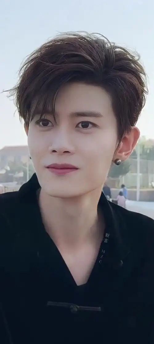 元气满满的一天～@任嘉伦allen  任嘉伦|卡大头版壁纸 9p  #任苒