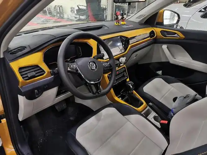 很适合小女生开的大众途凯内饰很精致颜色很靓丽年轻