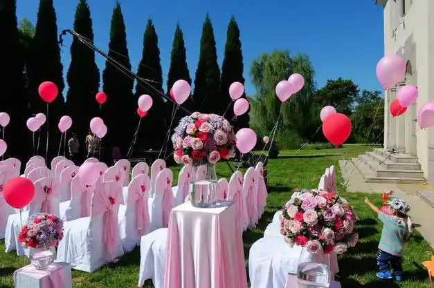 他爱了我六年,在他婚礼现场看新郎吻新娘,才知道我早已爱上他