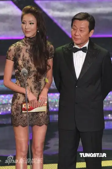 图文台湾金钟奖现场隋棠寇世勋携手颁奖