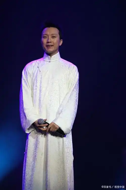 知乎客服回应推送李玉刚跳河消息这种低级谣言真的很无语