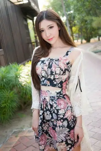 萌妹子淼淼清新内衣大奶美腿诱惑写真