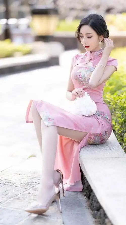 旗袍佳人风韵多姿