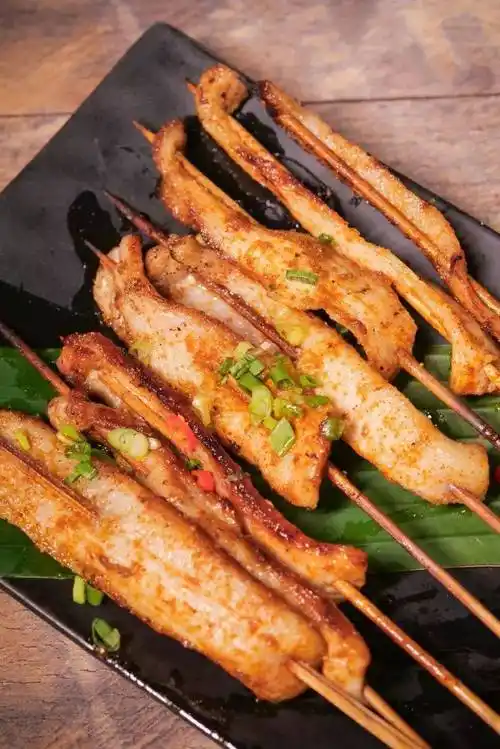 6,烤猪颈肉,选一块比较肥一点的猪颈肉,烤出来之后并没有油腻感,要是