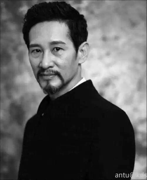 无名男演员一过40岁就晋级老戏骨了吗?