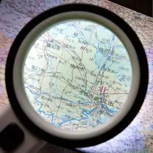 手持带led放大镜30倍uv验钞灯环保塑料地图老人儿童玻璃镜片