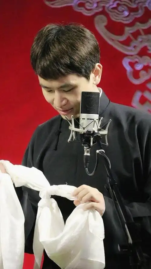 郭霄汉:女朋友是吉他,cp是柱子,那邪包袱是什么呢?