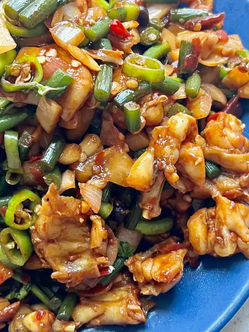 家常菜酱爆牛蛙建德版加点蒜苔超好吃