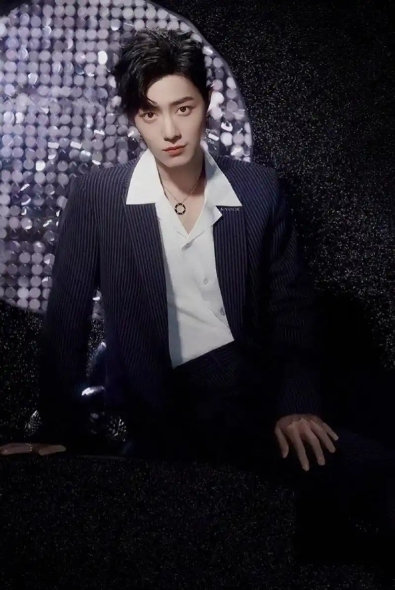 肖战最没办法被黑的地方就是他的颜值了!#明星生图大赏