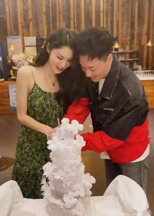 42岁港星林峯在湖南给老婆张馨月庆生!