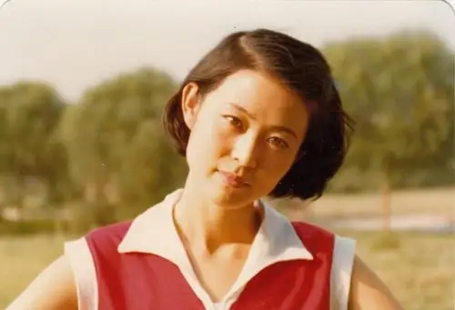 倪萍早期青涩照