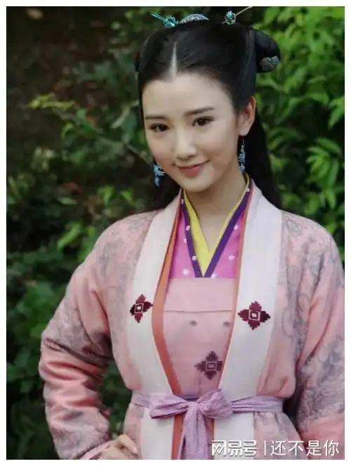 一饰演程书瑶2013版天龙八部 一饰演钟灵2014版神雕侠侣 一饰演郭芙