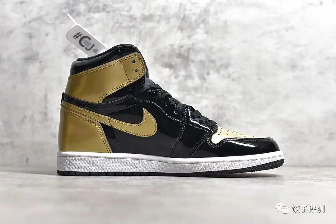 最新批次高危aj1黑金脚趾实拍开箱测评!