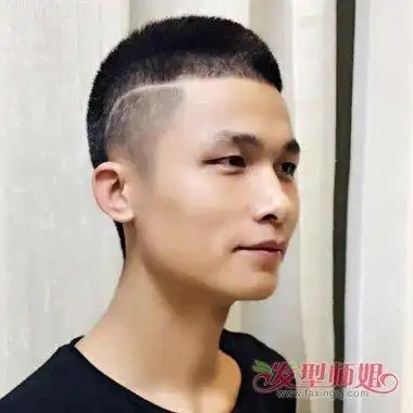 个性潮流的刀疤发型是怎么做出来的 最新男生圆寸刀疤发型推荐(3)