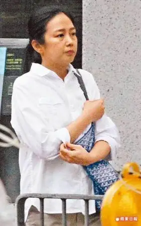 52岁刘德华疑又有喜事48岁朱丽倩凸肚还神信息时报5月22日报道52岁