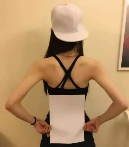 吉娜孕期秀腰被骂杨幂挑战漫画腰翻车女星腰的营销何时能停