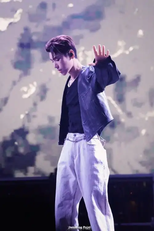 王子异成都音乐节舞台##王子异音乐节