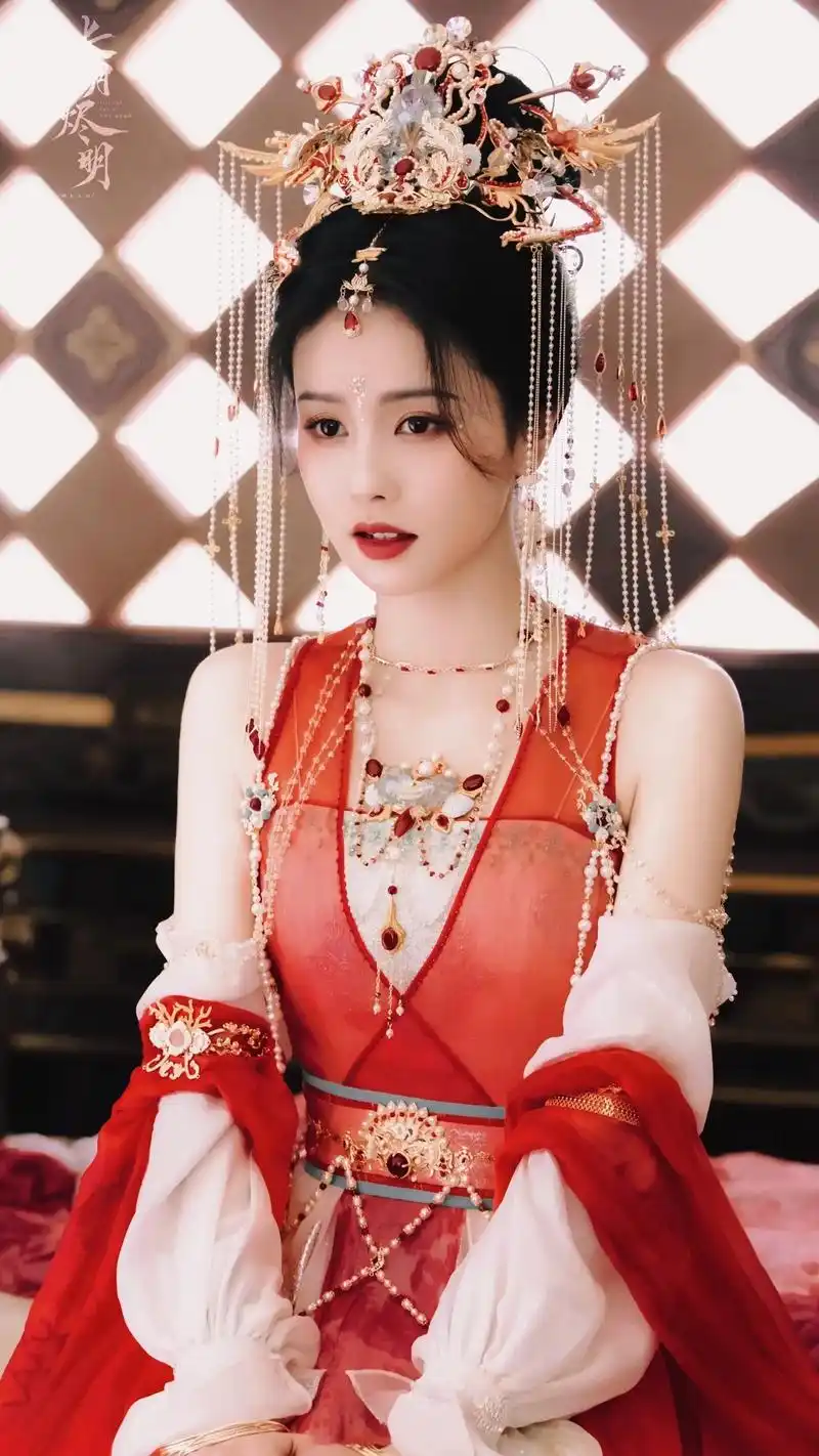 各种风格的白梦妍我都爱7815#长月烬明 #白鹿 #红衣古装 # - 抖音