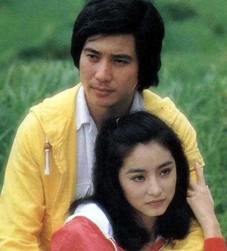 林青霞与秦汉的罕见照片,当年的三角恋情,为何最终的赢家是他?