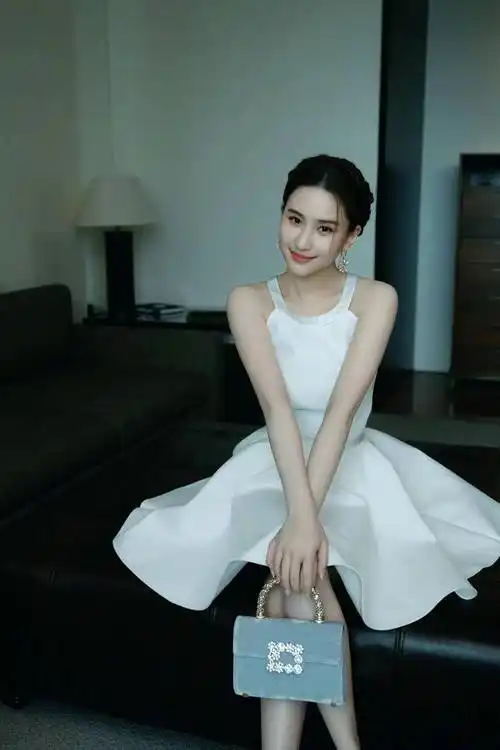 准新娘何超莲美到开挂!