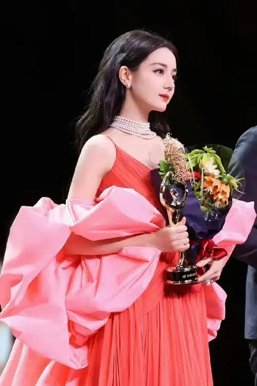 迪丽热巴生图硬控我##超话星愿池