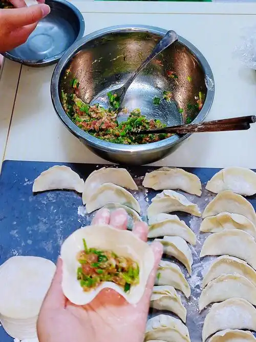 周末怎么过和叶先森在家包芹菜馅饺子